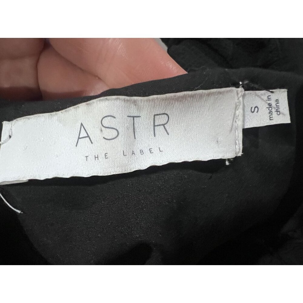 ASTR The Label Black Midi Dress WOMEN S BLACK Puff Sleeves & Smocked Waist - Picture 4 of 8